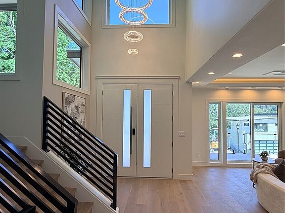 2nd image of 4305 NE 26 Place