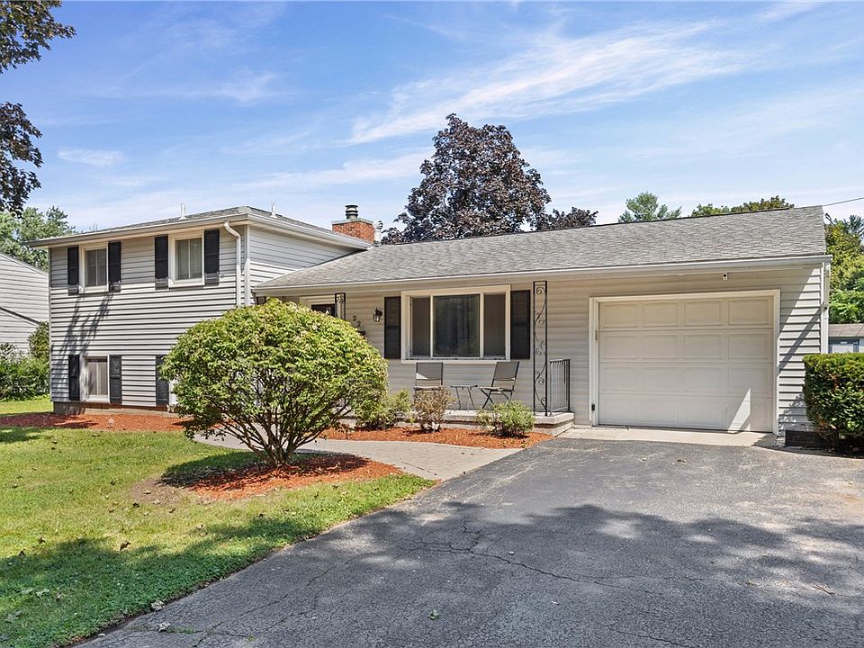 1st image of 22 Pinebriar Dr