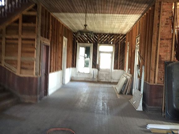 2nd image of 900 Grandview Ave