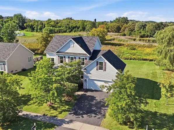 5230 Whitecliff Dr, Canandaigua, NY 14424
