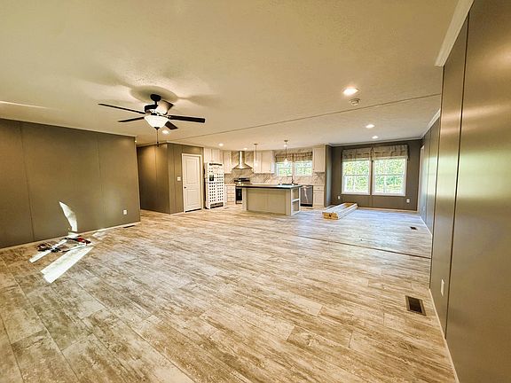 5th image of 641 Woodland Rd