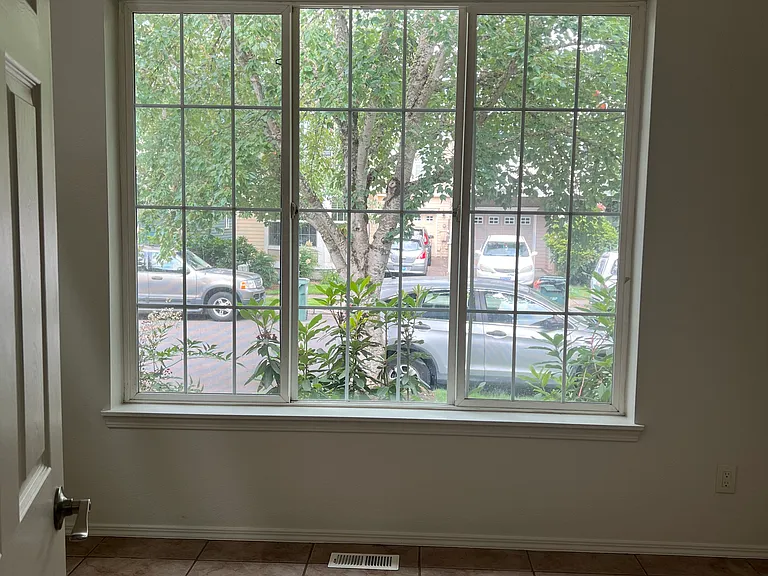918 SE Portlandia Ave — Photo 5