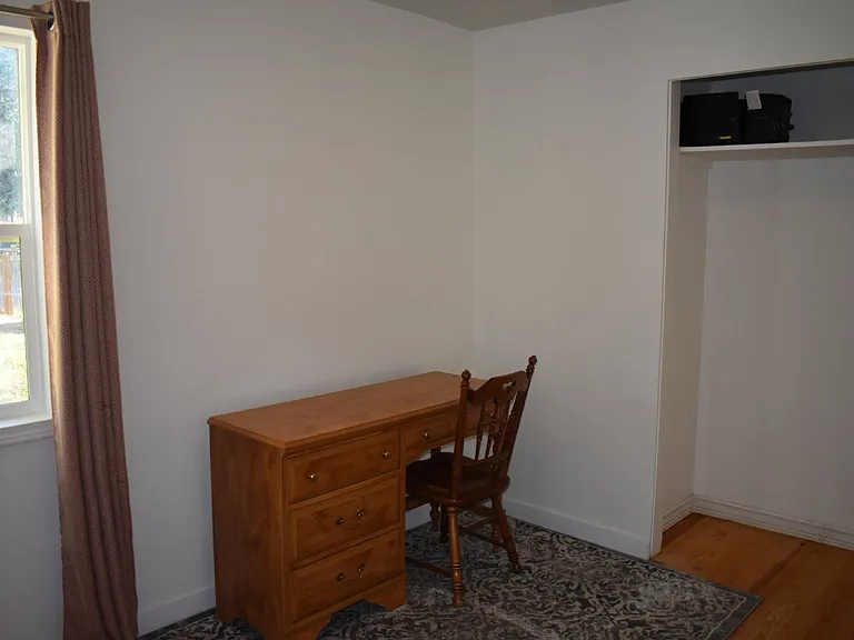 535 E Hanthorn Ave — Photo 12
