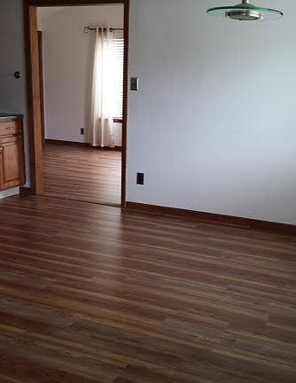 3rd image of 218 Grovewood Dr