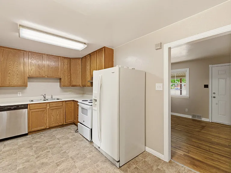1181 Del Mar Pkwy — Photo 9