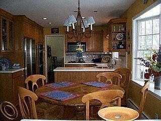 3rd image of 685 Hickory Heights Dr