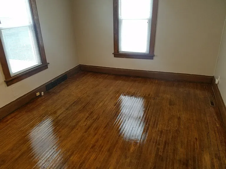 1002 Burr — Photo 14