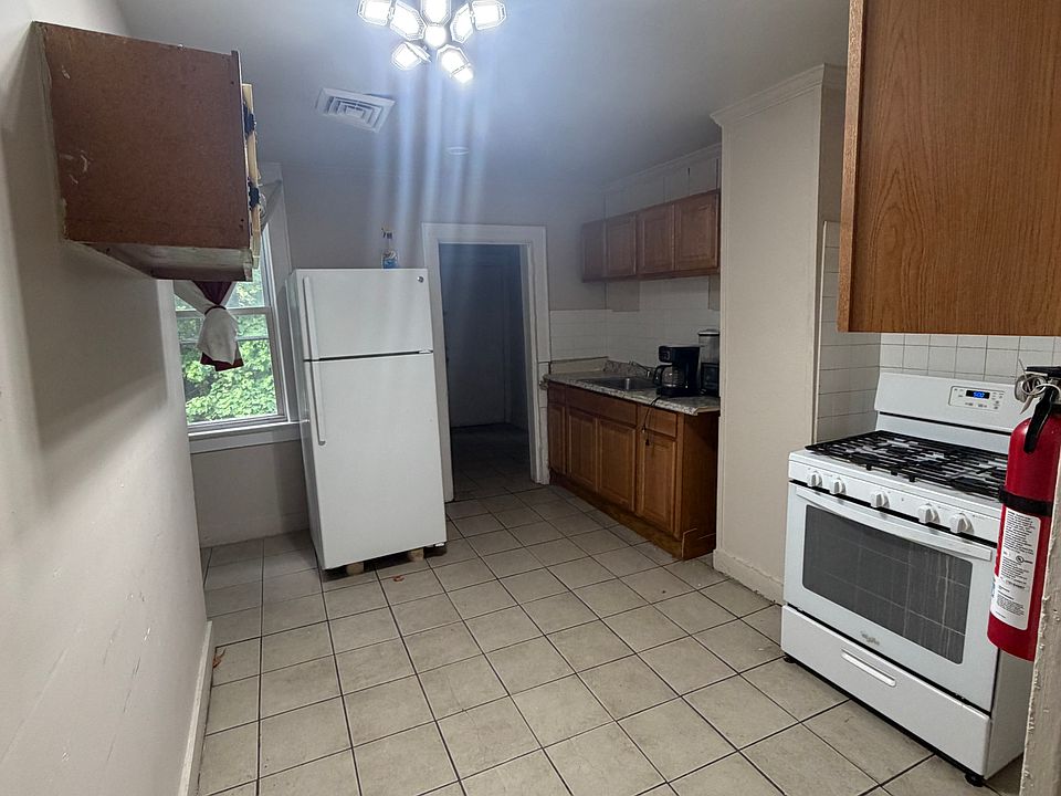 1st image of 18 1st Ave APT 1