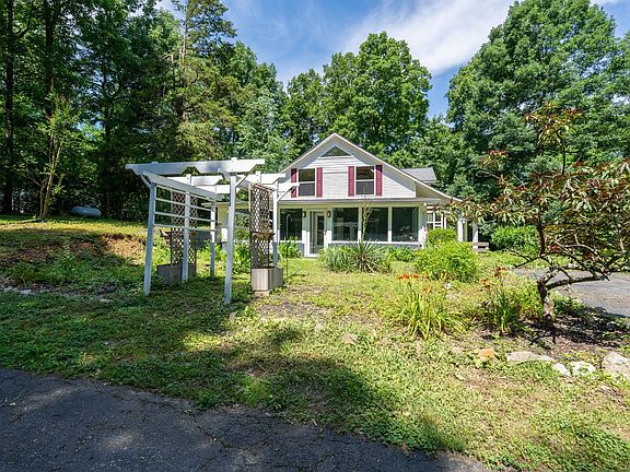 3rd image of 265 Roanoke Creek Rd