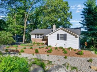 141 Hilltop Trl, Sparta, NJ 07871
