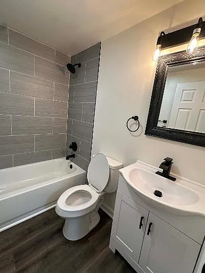 1414 Eastgate Ave NE — Photo 3
