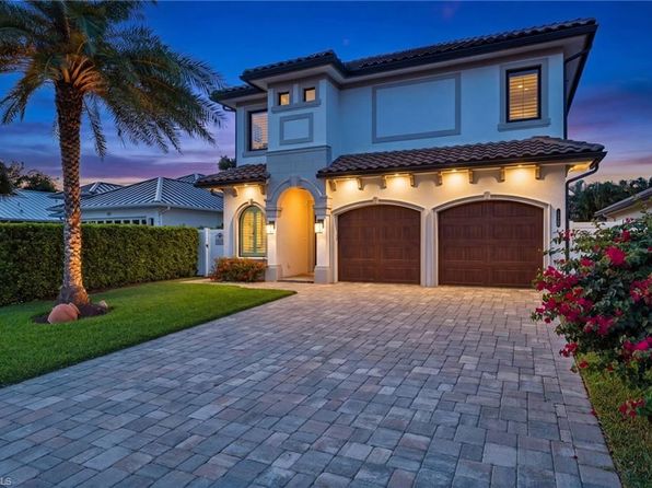 519 97th AVE N, NAPLES, FL 34108