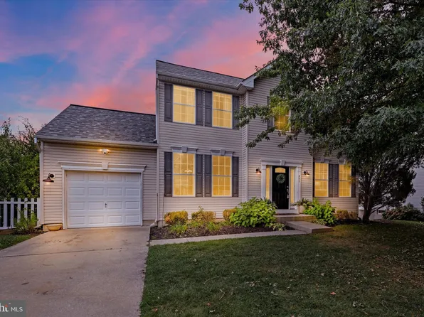 245 Hobbitts Ln, Westminster, MD 21158
