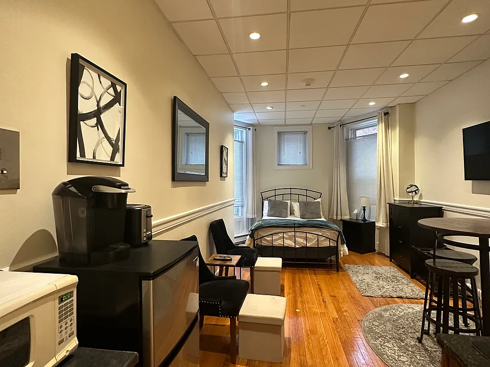 302 Newbury St #2