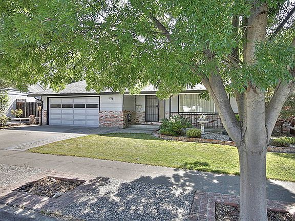 SPACIOUS LIVING ON A HUGE LOT