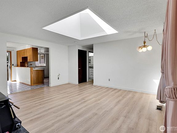 4th image of 7631 Buckthorn Drive NE