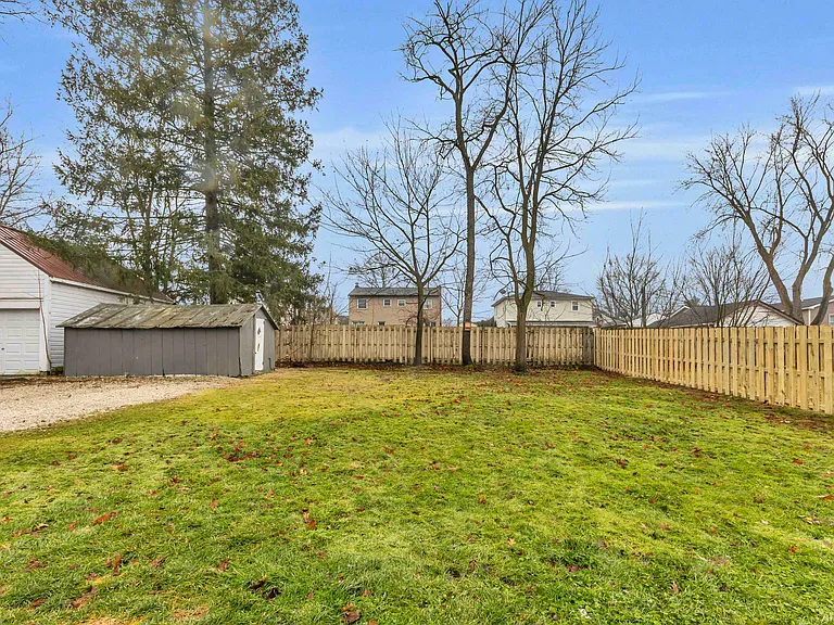 410 Bronson St — Photo 3
