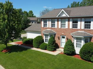 381 Sherbrooke Ct, Crystal Lake, IL 60012
