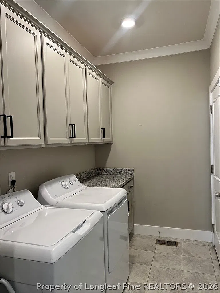 5 bed, 3.0 bath, 2800 sqft, $2,350 — Photo 4