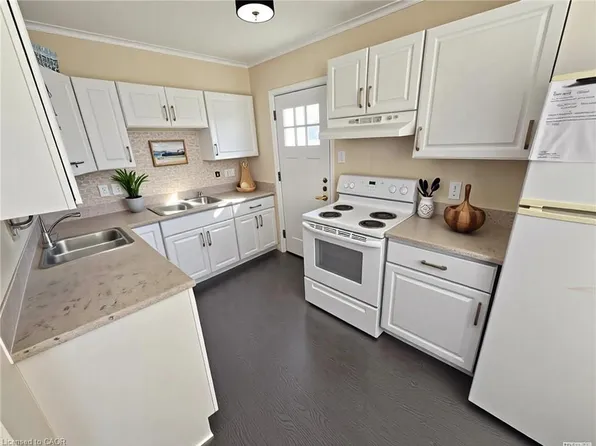 77 Blackfriars St, London, ON N6H 1K8