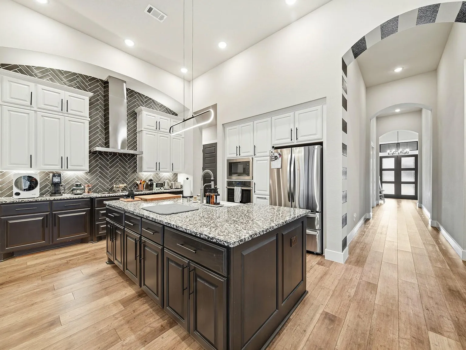 4 bed, 3.5 bath, 3054 sqft, $4,850 — Photo 3
