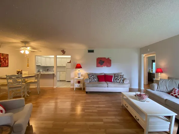 302 Pine Ridge Circle #D-1, Greenacres, FL 33463