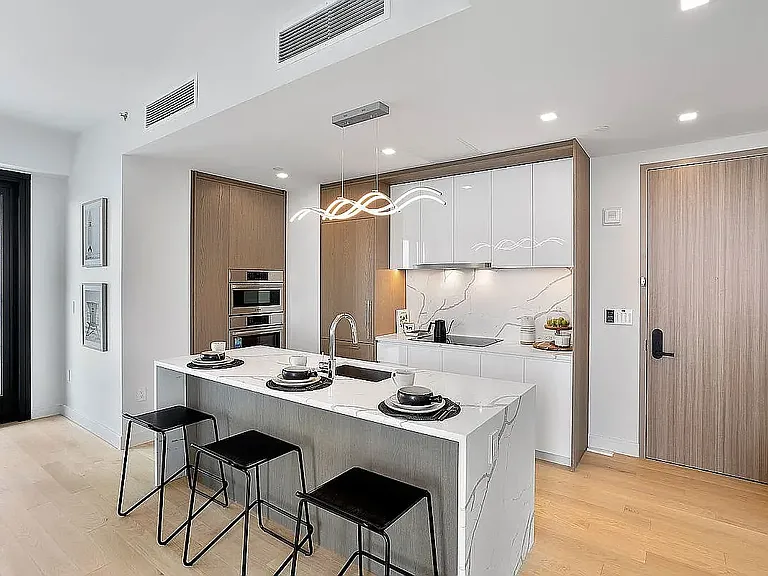 45-30 Pearson St #Penthouse 4C — Photo 2
