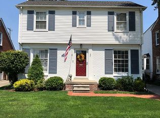 2118 Beaufait Ave, Grosse Pointe Woods, MI 48236