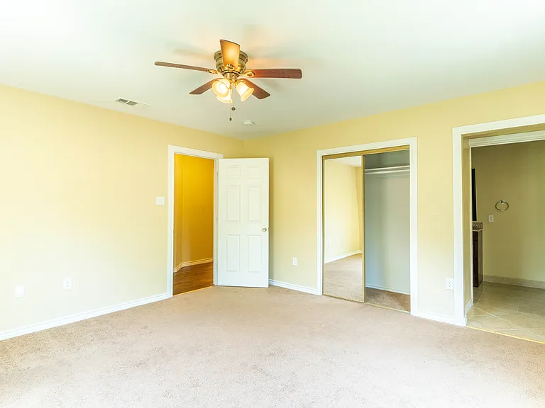 2746 Kingston St — Photo 4