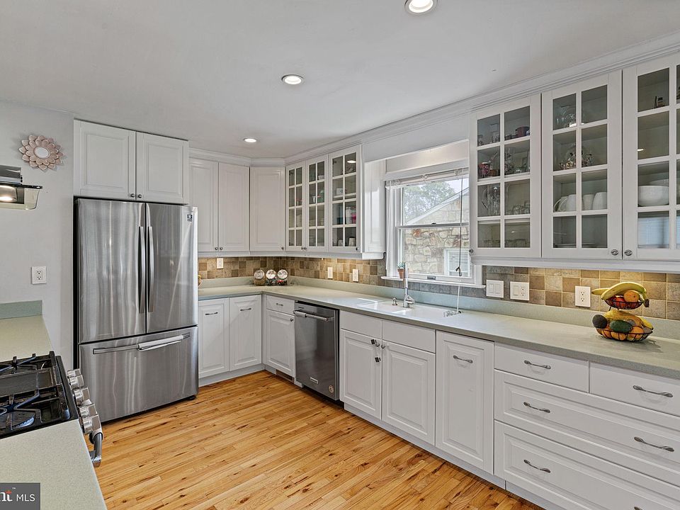 1st image of 217 Stratford Ave