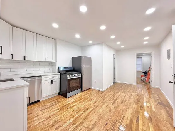 626 Willoughby Avenue image 1 of 8