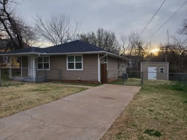504 S Walnut St, Guthrie, OK 73044