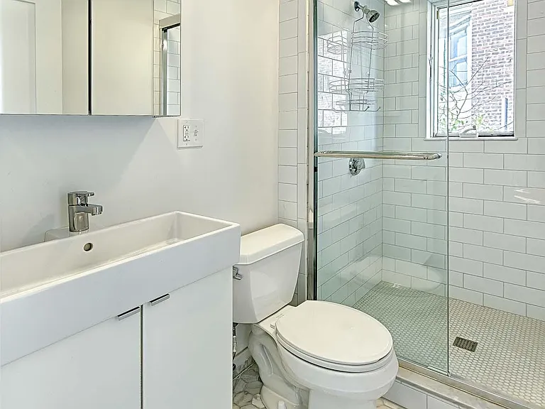 3 Everett St #3 — Photo 10
