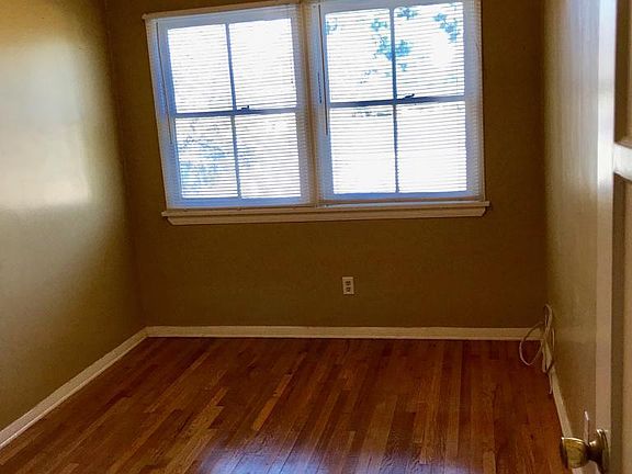 5th image of 4422 Linden Ave APT 2