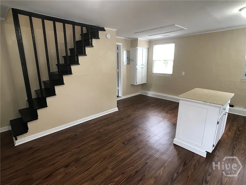 2 bed, 1.0 bath, 2492 sqft, $1,710 — Photo 3