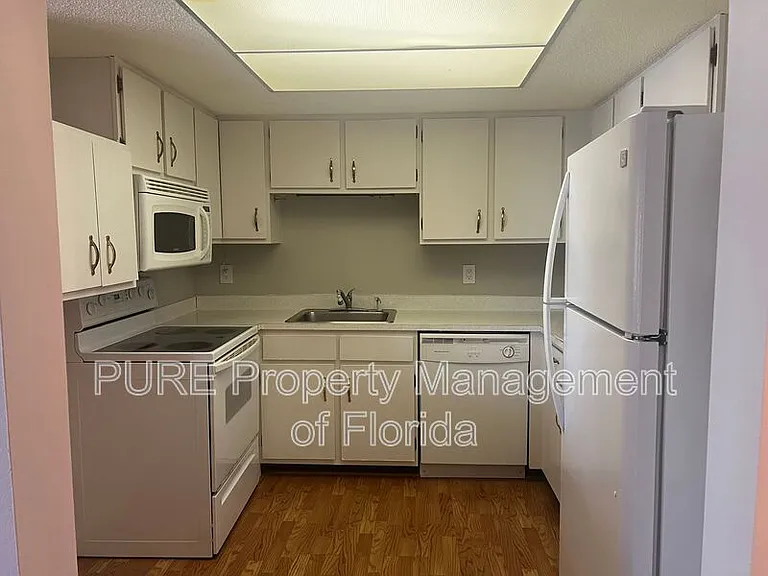 549 Fairways Dr #B — Photo 9