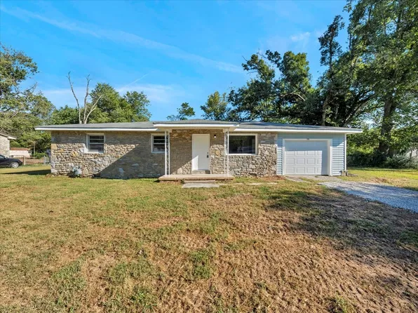 15 Owen Dr, Fayetteville, TN 37334