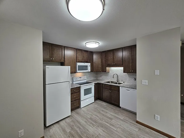 404 Circle Dr #3 — Photo 2