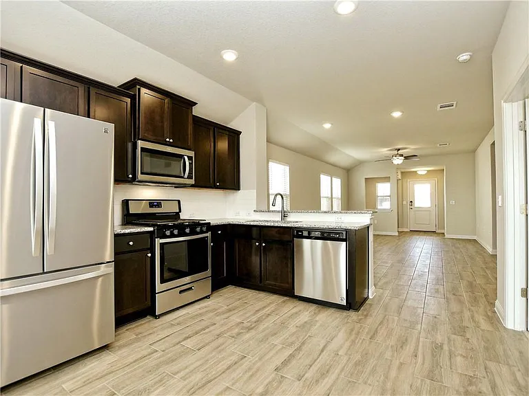 8205 Cottage Rose Dr — Photo 41