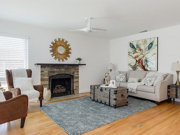 3rd image of 2576 Forest Ave
