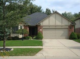 980 River Mist Dr, Rochester, MI 48307