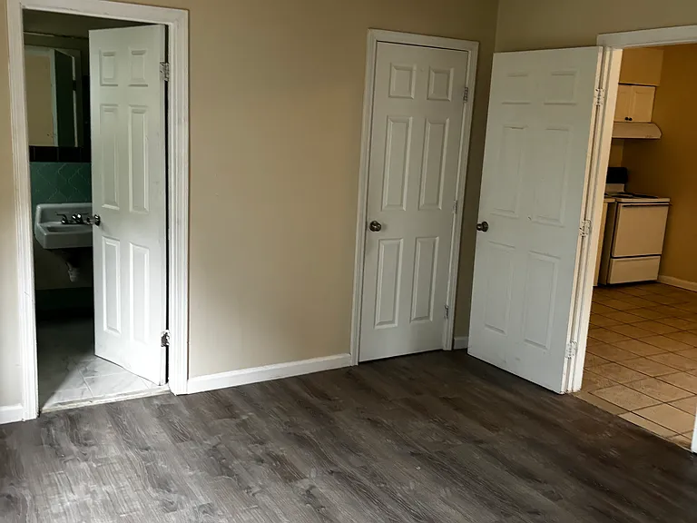 1434 Saint Andrew St #12 — Photo 6
