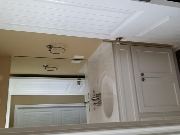 3rd image of 385 Oxford Cir