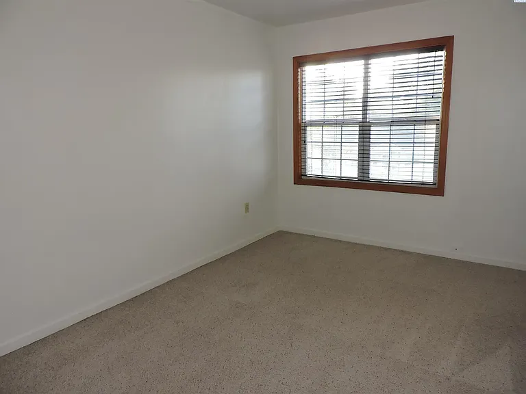 1714 Hunt Ave — Photo 10