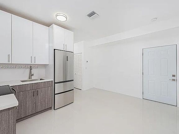 3rd image of 676 NW 47th St APT 5