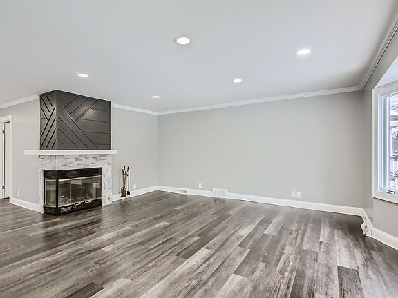 4th image of 16018 Louis Ave