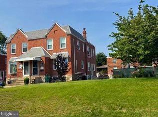 821 Glenn St, Philadelphia, PA 19115