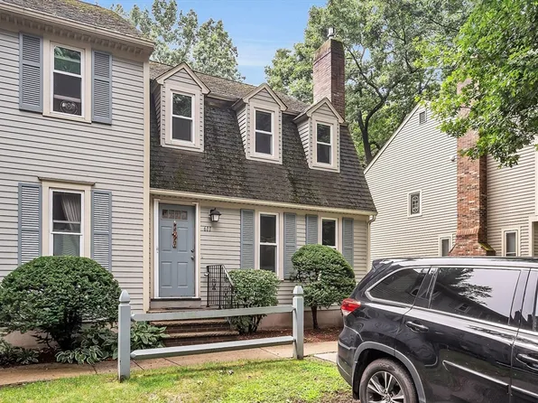 611 Wellman Ave #611, North Chelmsford, MA 01863