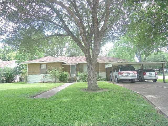 1st image of 901 E Rosebud Ave