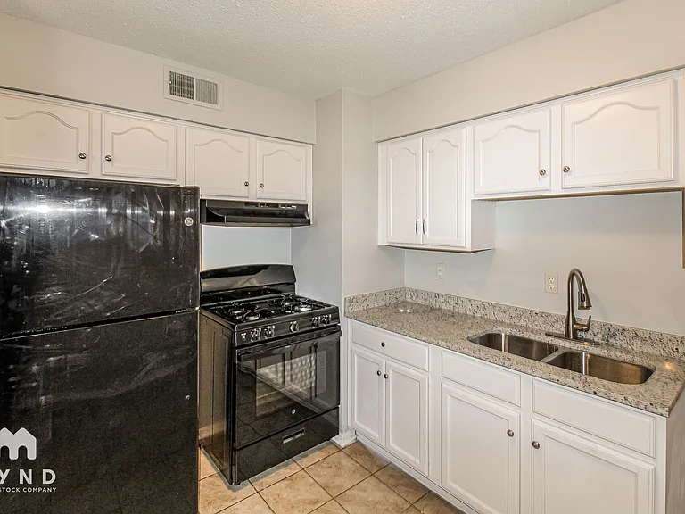 6150 Devon Cir — Photo 3